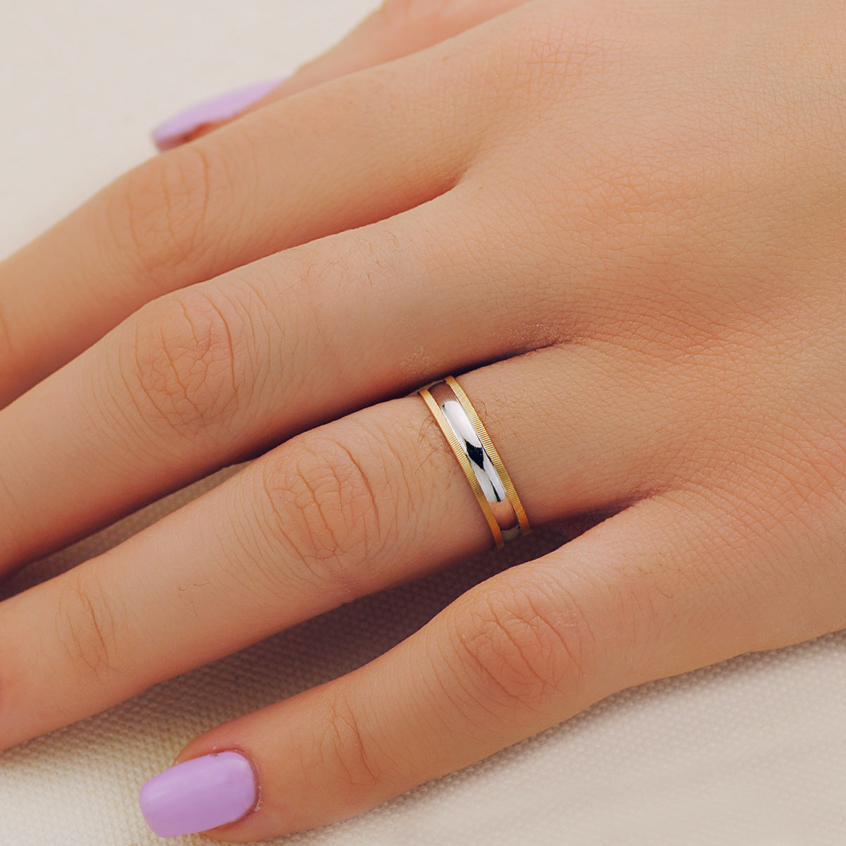 18K Two-Tone Gold Textured-Edge Wedding Band — 4 mm