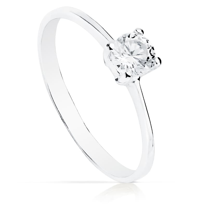 18K White Gold Solitaire Ring with Cubic Zirconia
