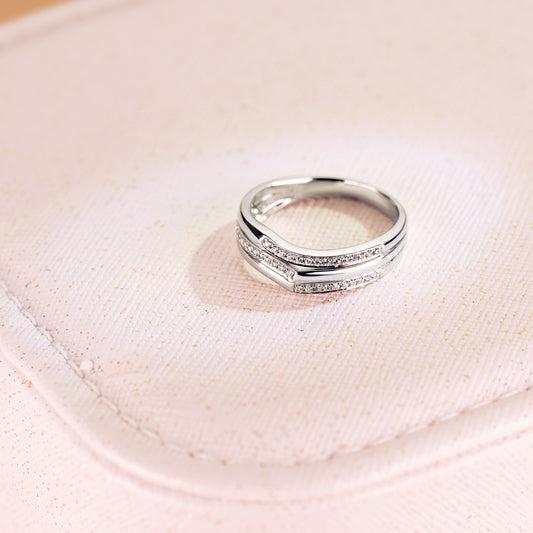 18K White Gold Ring with Diamond