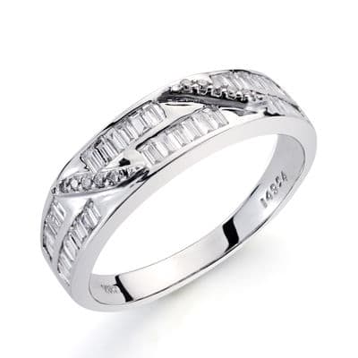 18K White Gold Ring with Diamond
