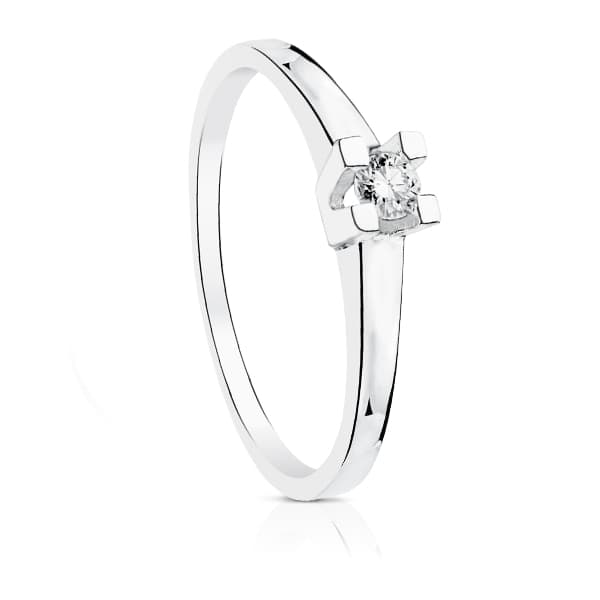18K White Gold Solitaire Ring