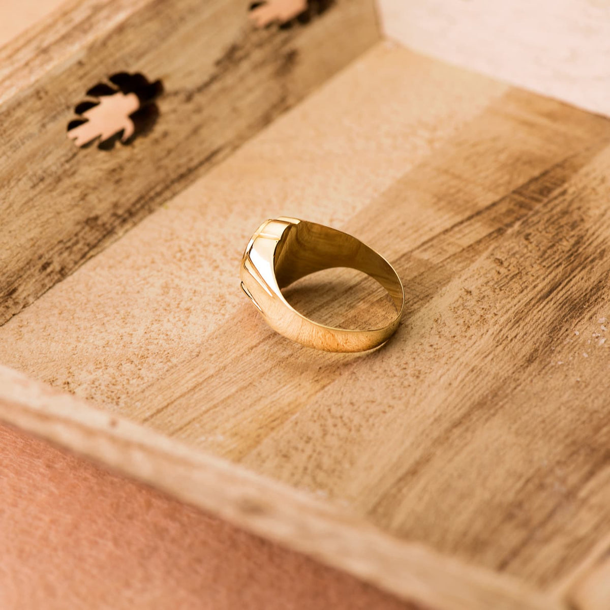 Engravable 18K Yellow Gold Signet Ring