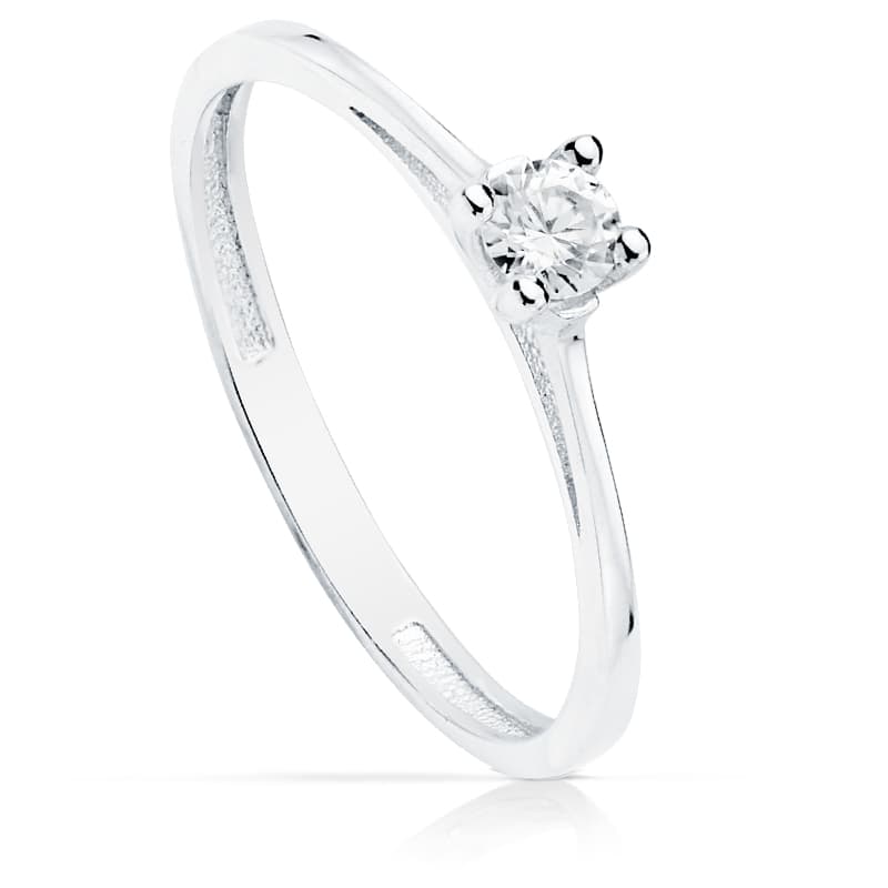 18K White Gold Solitaire Ring with Cubic Zirconia