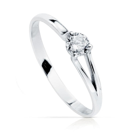 18K White Gold Solitaire Ring with Cubic Zirconia