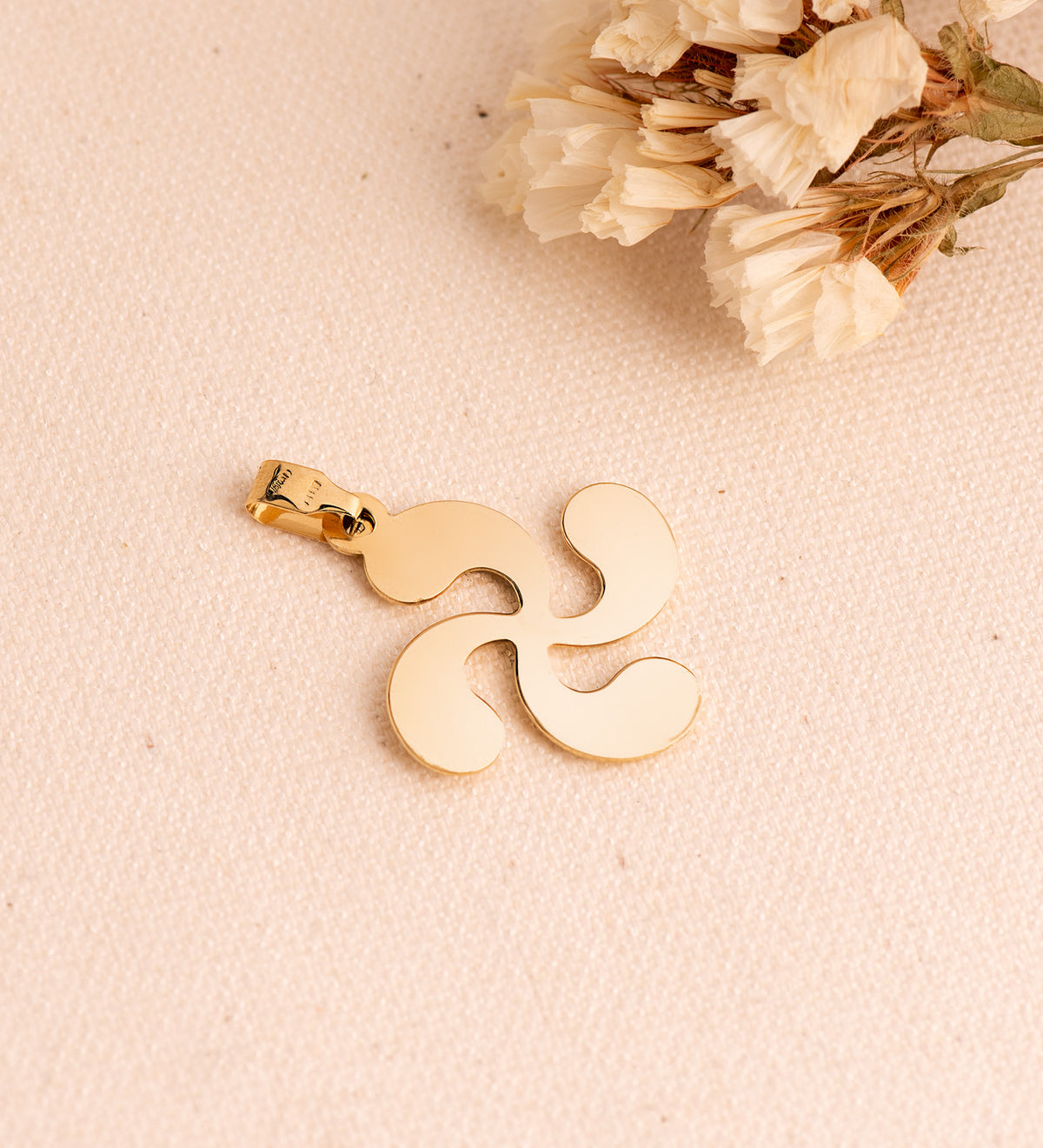 18K Yellow Gold Pendant