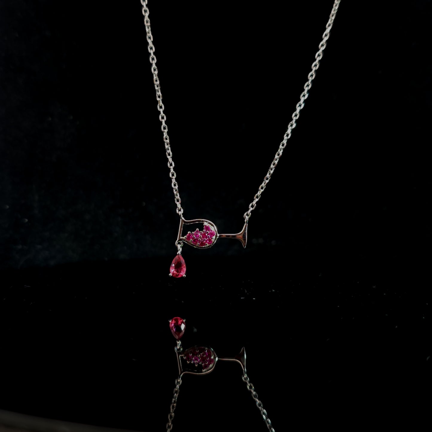 Колье-бокал для вина