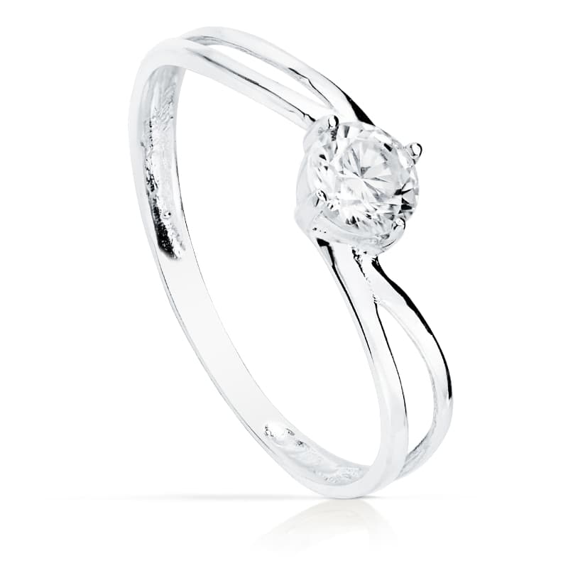 18K White Gold Solitaire Ring with Cubic Zirconia