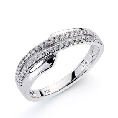 18K White Gold Ring with Diamond