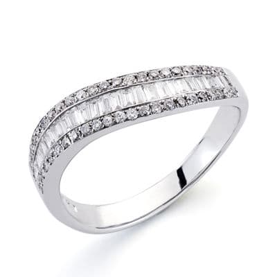 18K White Gold Ring with Diamond