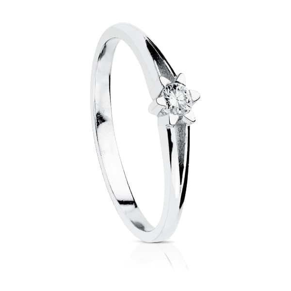18K White Gold Solitaire Ring with Diamond