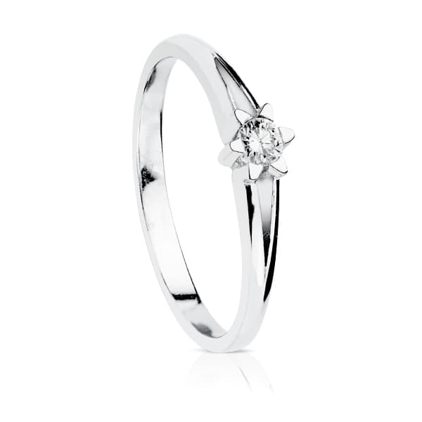 18K White Gold Solitaire Ring with Diamond