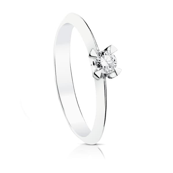 18K White Gold Solitaire Ring with Diamond
