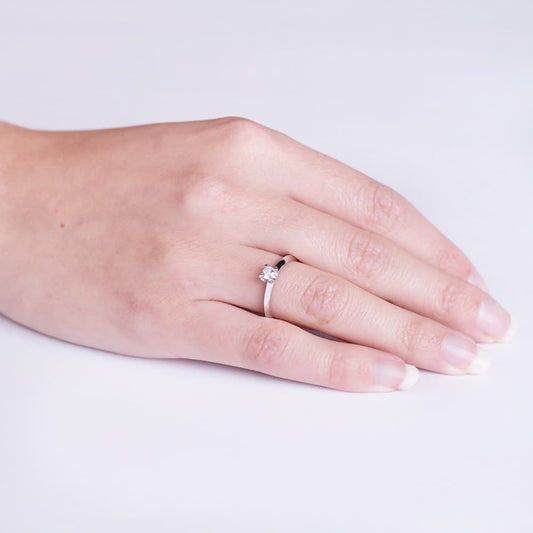 18K White Gold Solitaire Ring with Diamond