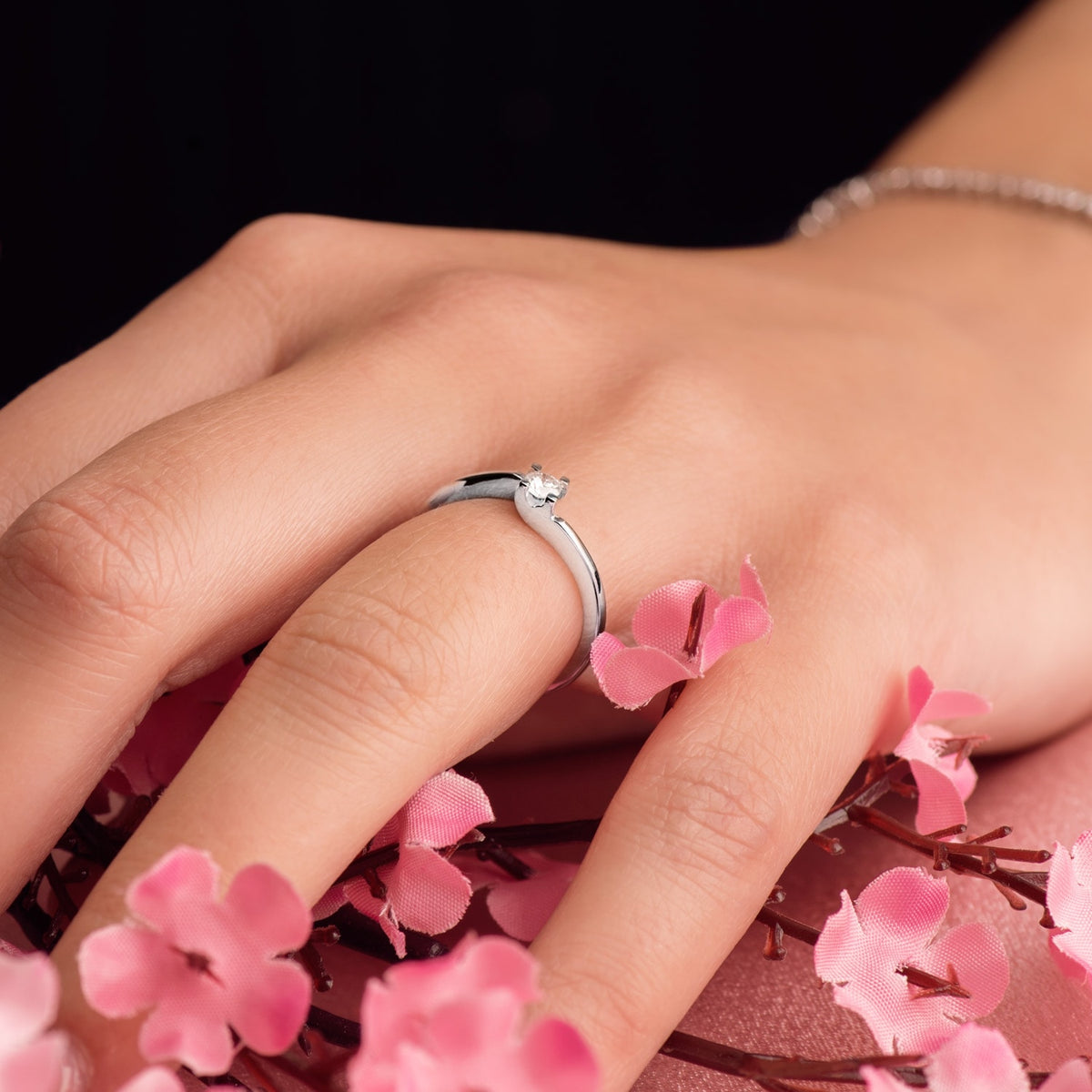 18K White Gold Solitaire Ring with Diamond