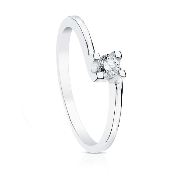 18K White Gold Solitaire Ring with Diamond