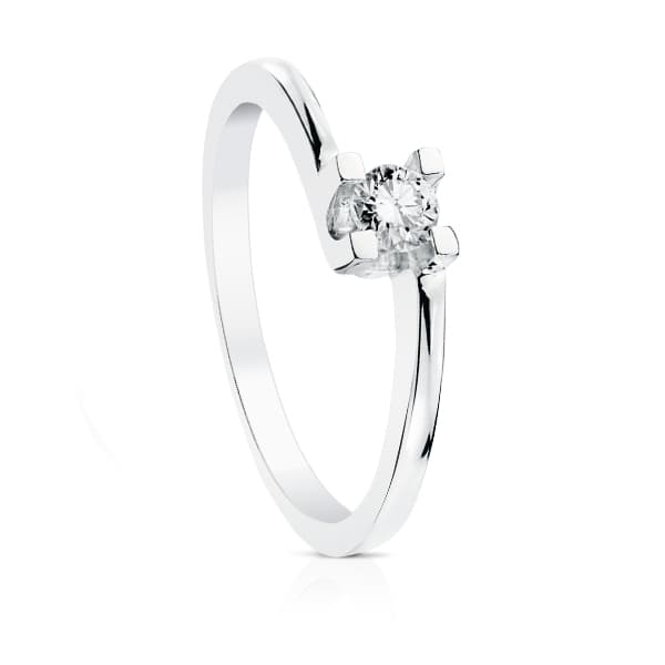 18K White Gold Solitaire Ring with Diamond
