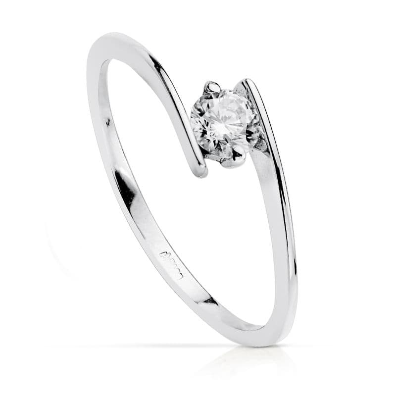 18K White Gold Solitaire Ring with Cubic Zirconia