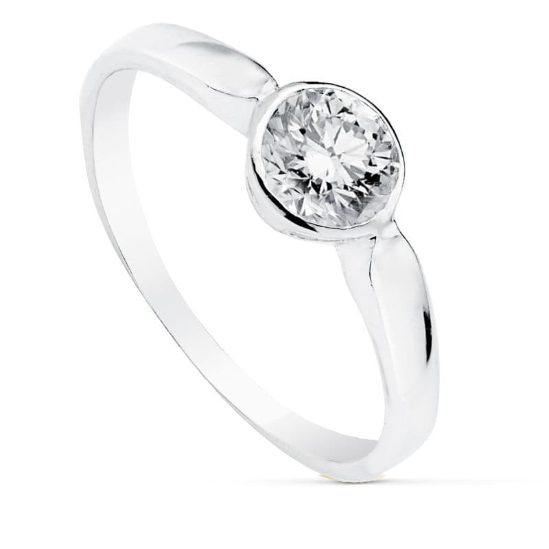 18K White Gold Solitaire Ring with Cubic Zirconia