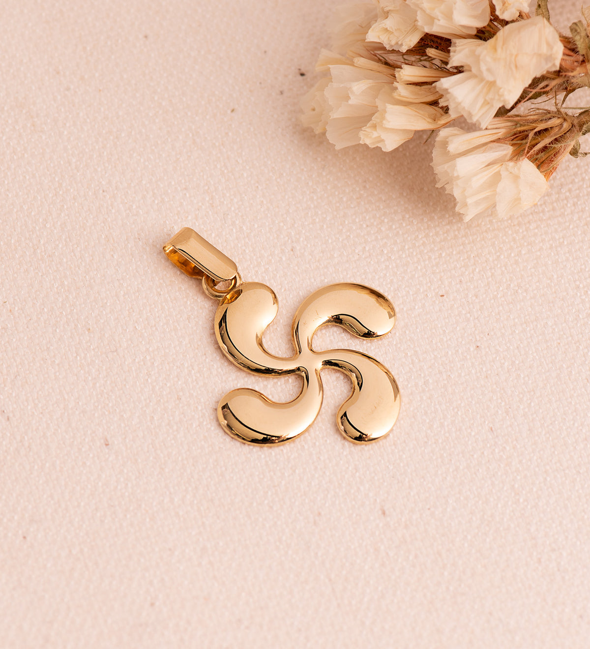18K Yellow Gold Pendant