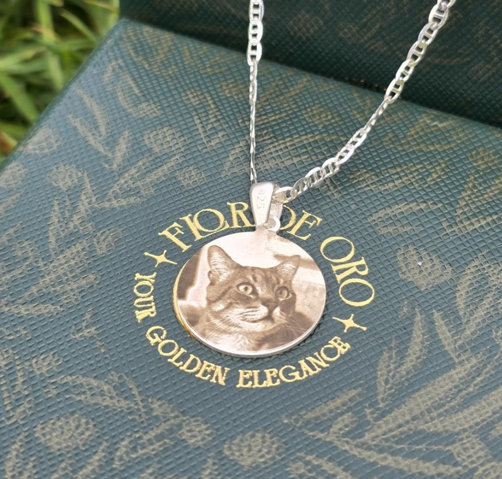 Sterling Silver Cat Portrait Pendant – S Round