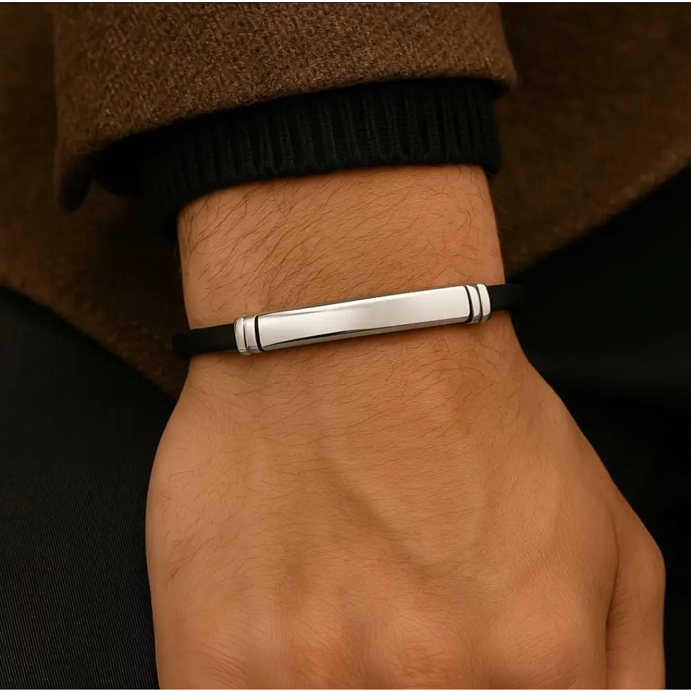 Black leather bracelet – Bracelet by Flor de Oro | Customizable Luxury Jewelry